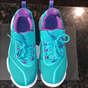 Girls Jordan RCVR shoe Size-7